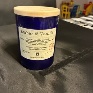 Amber & Vanilla Blue Candle